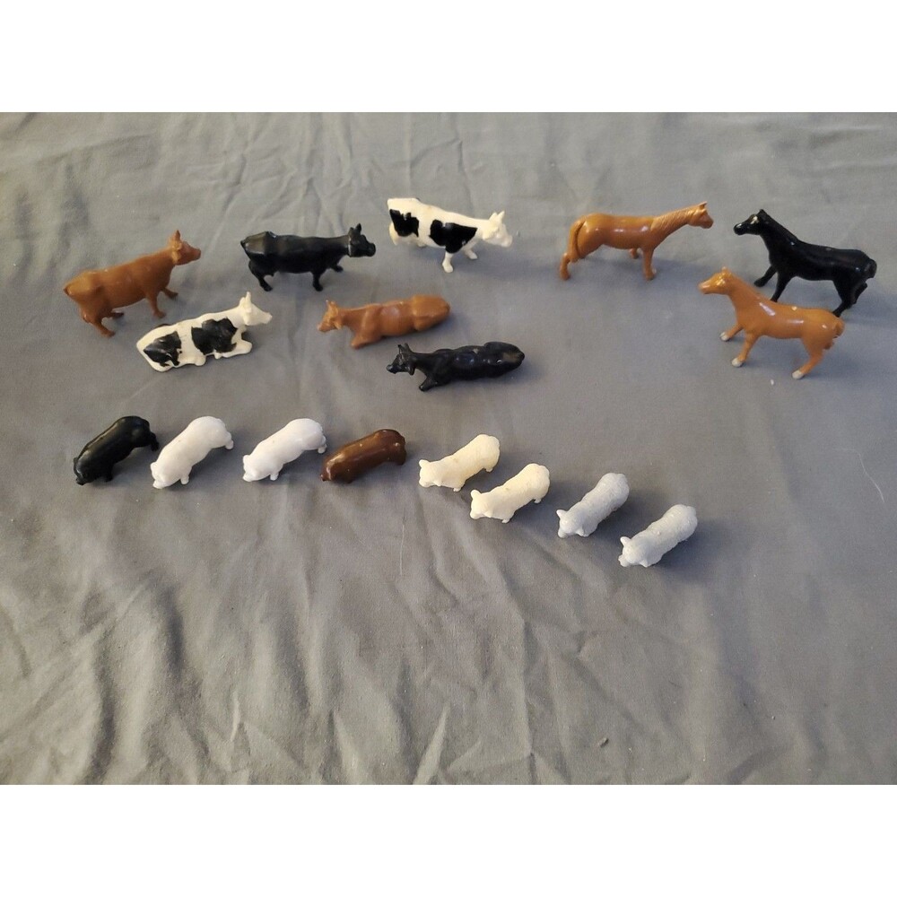 17 Vtg Pieces Of Farm Animals Holstein Cows Pig Sheep Horses Train Set Layout - Picture 7 of 7